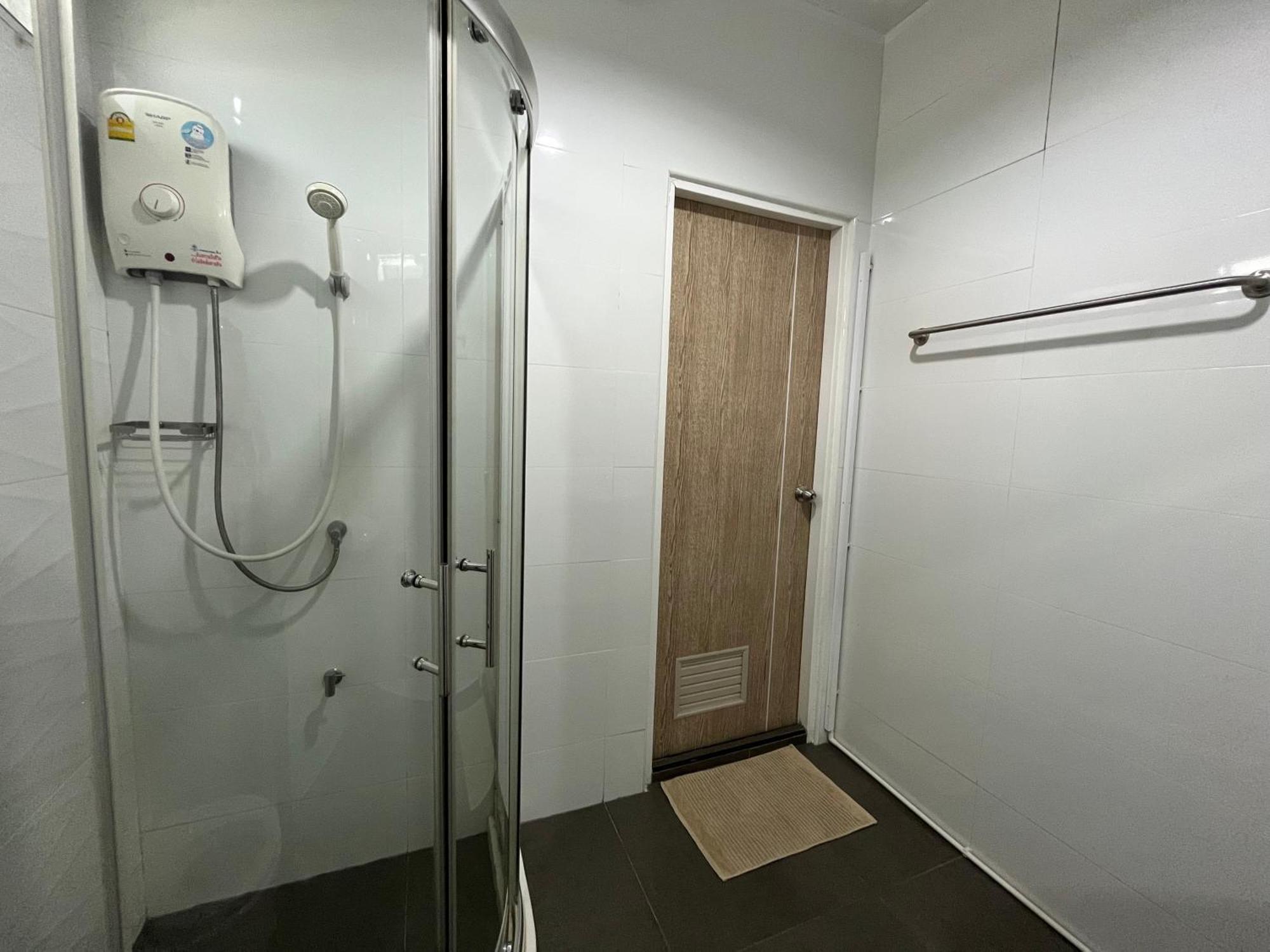 Dao Jaras Fah Hometel ดาวจรัสฟ้าโฮมเทล Bangkok Exterior photo